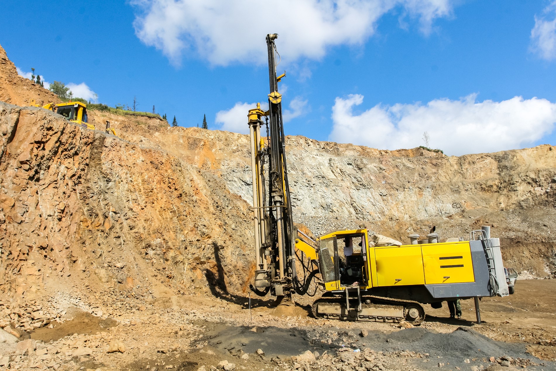буровая машина для бурения колодцев. Rock drilling. Rock drilling. Rock drilling. геологоразведочный буровой станок пнк.